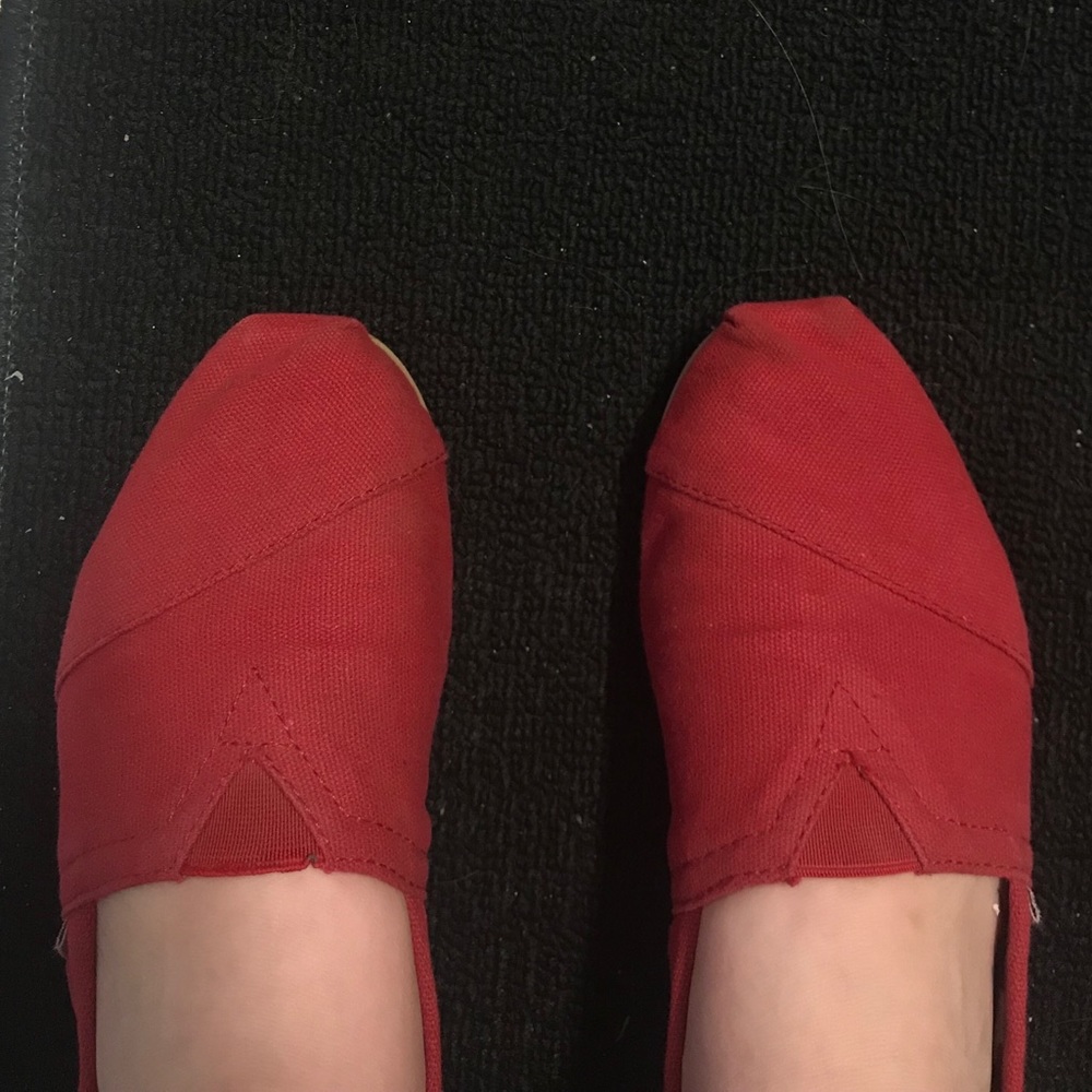 Women’s red toms